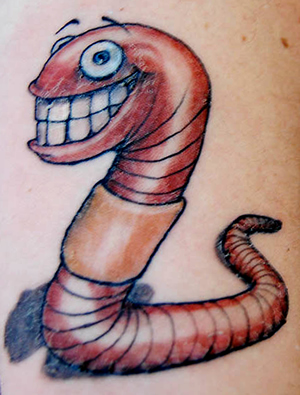 tatouage-tattoo de ver de terre ou lombric